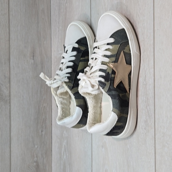 Steven NY Women Reeves Stars Camo sneakers shoes sz 8M - Picture 2 of 11